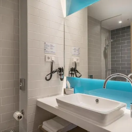 Express By Ihg Hotel 3*