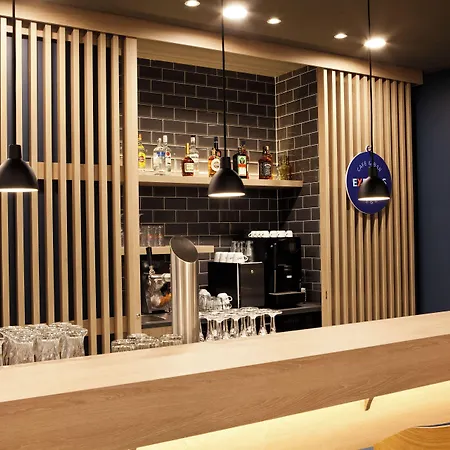 Express By Ihg מלון 3*