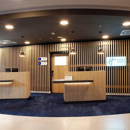 Express By Ihg Hotel 3*