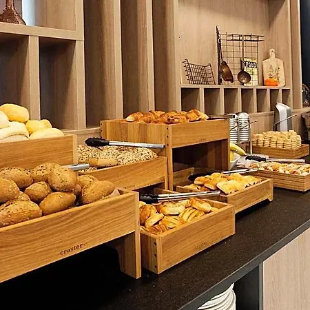 Express By Ihg Szálloda 3*