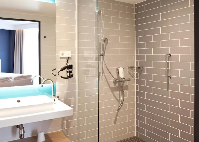 Express By Ihg בוכום