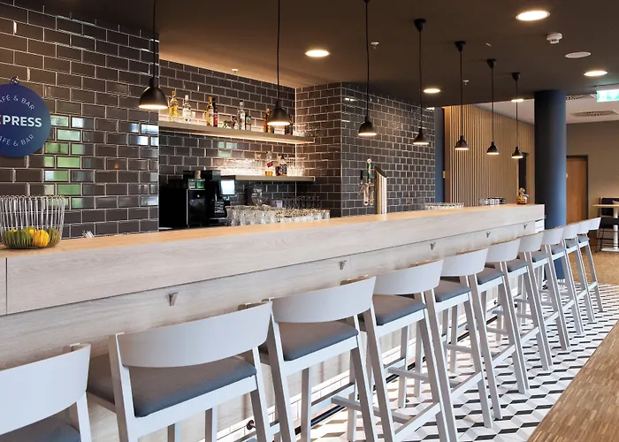 Express By Ihg Hotel